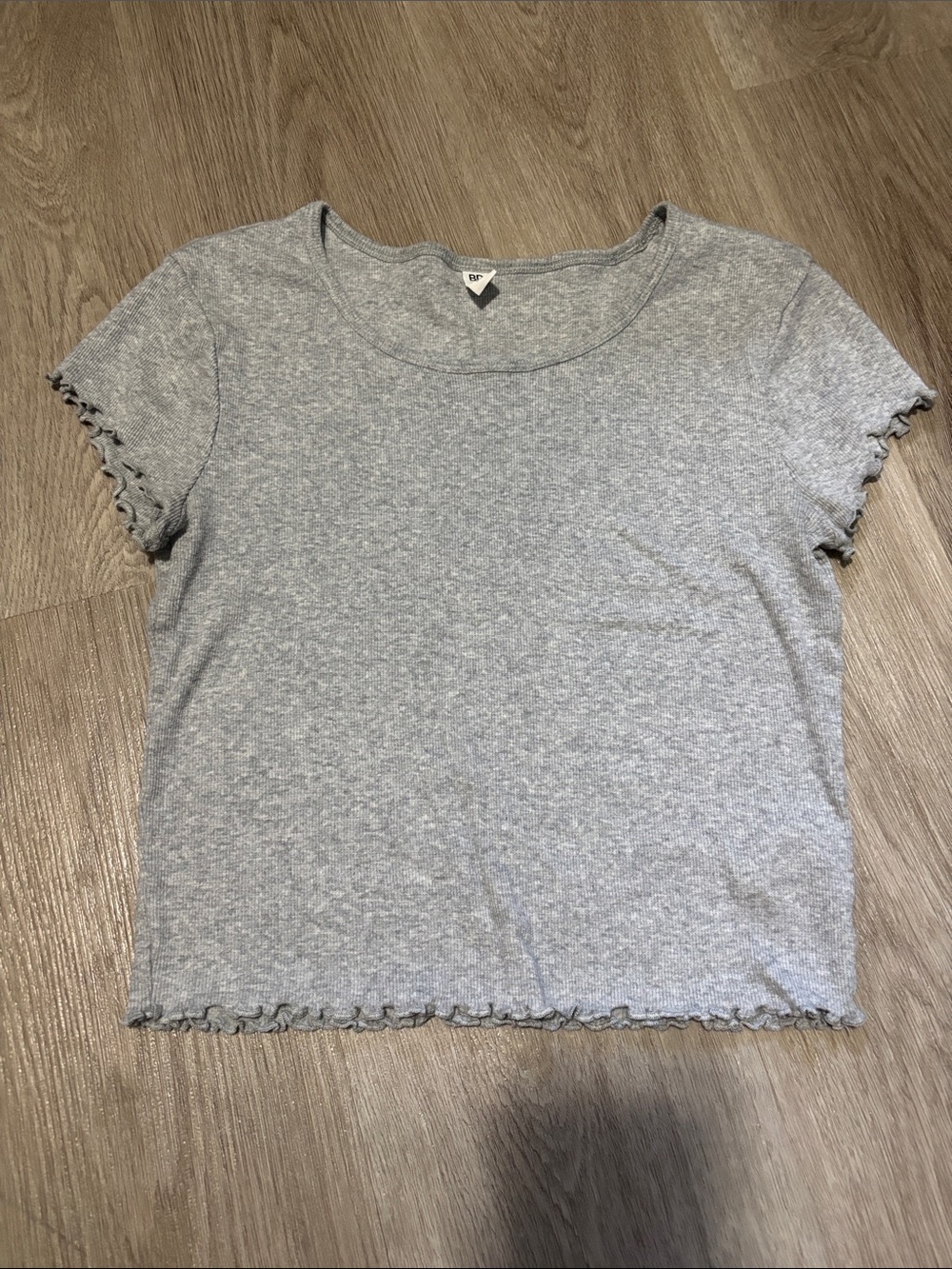 Women's Gray Ribbed Lettuce-Edge Short Sleeve Top | M